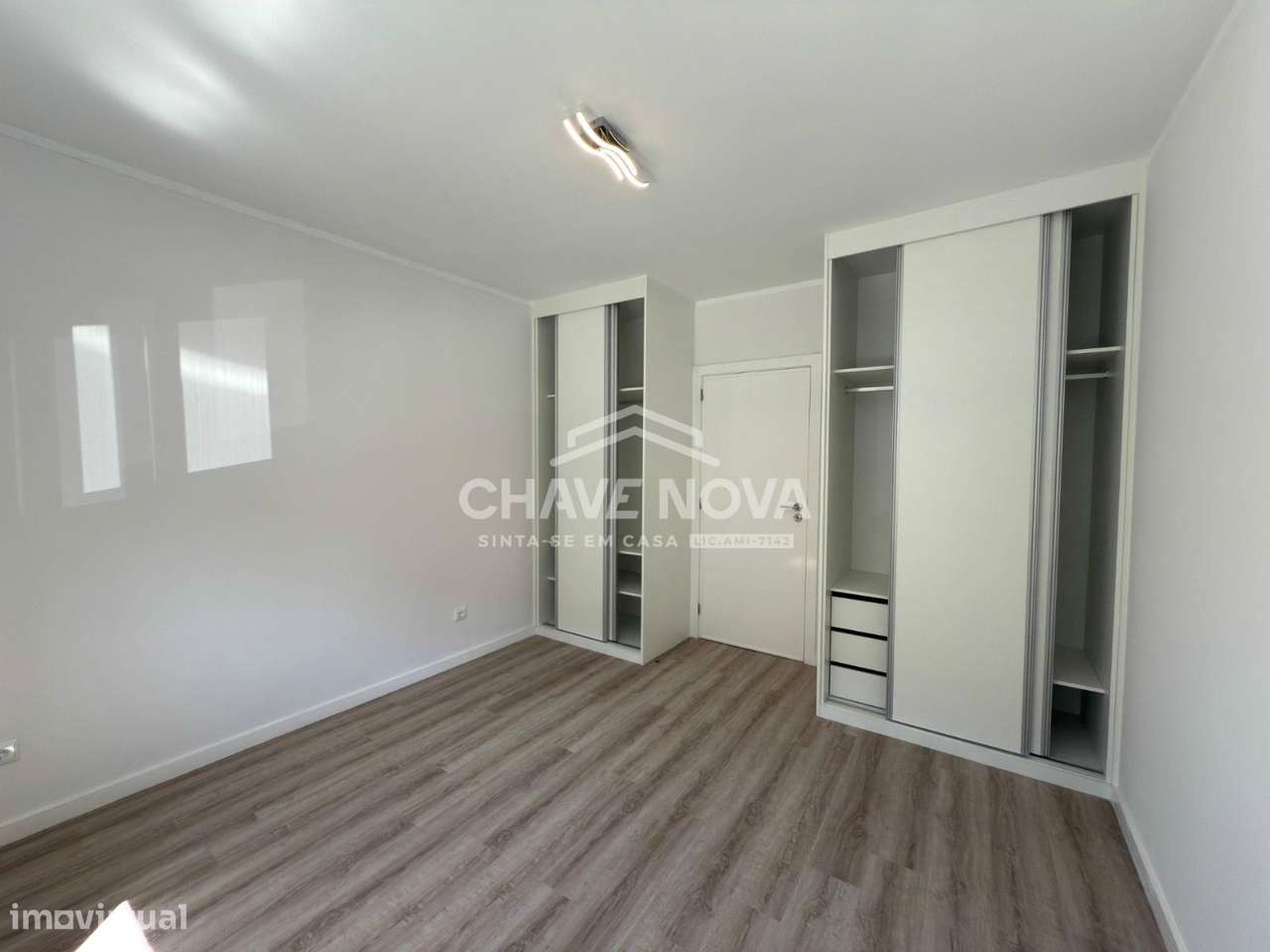 PS - Apartamento T2+1 Renovado c/ Garagem Box em Valadares-12