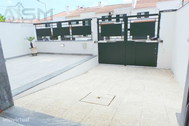 Moradia T4+3 composta por 4 pisos, salão de festas e garagem 4 carros-56