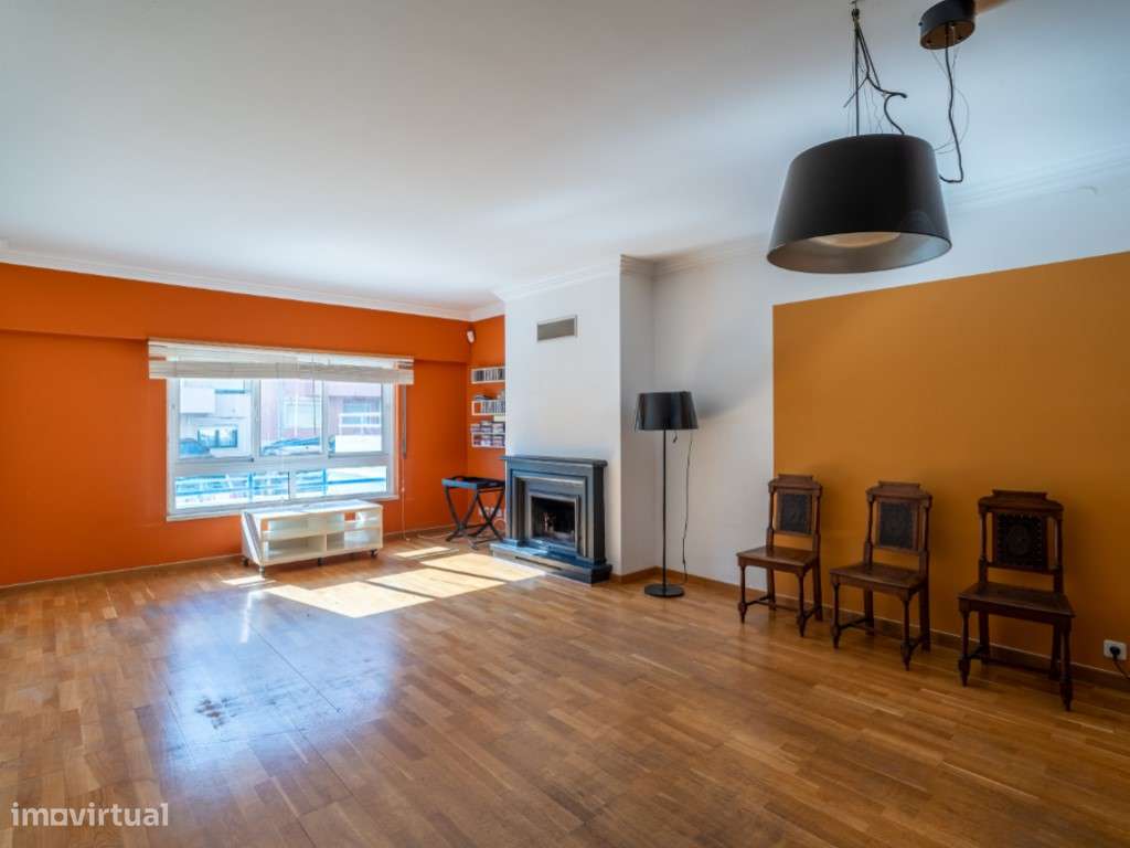 VENDE-SE T3 COM TERRAÇO E GARAGEM EM CARCAVELOS-9