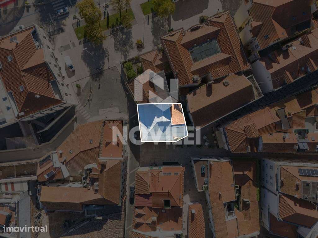 Prédio no Largo Paio Guterres, centro de Leiria.-11