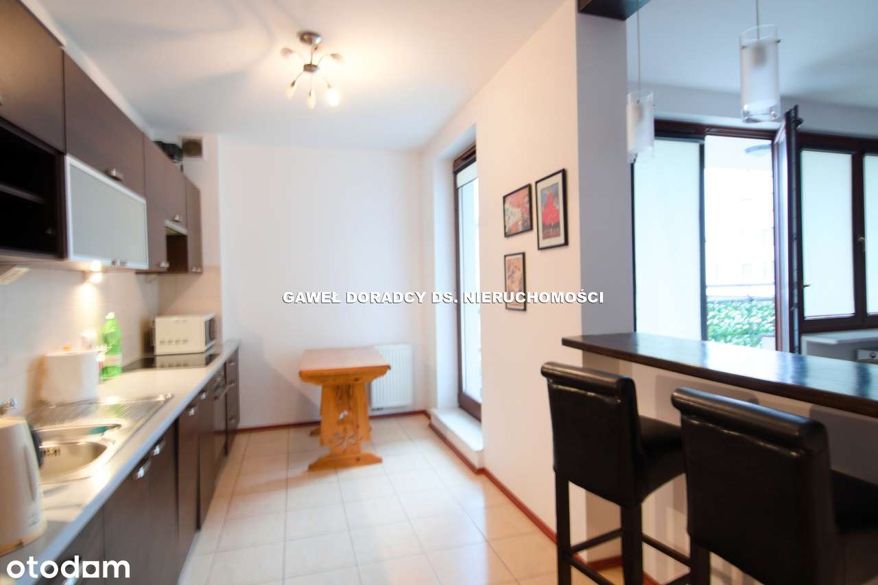 Nowoczesny budynek na Mokotowie.-2