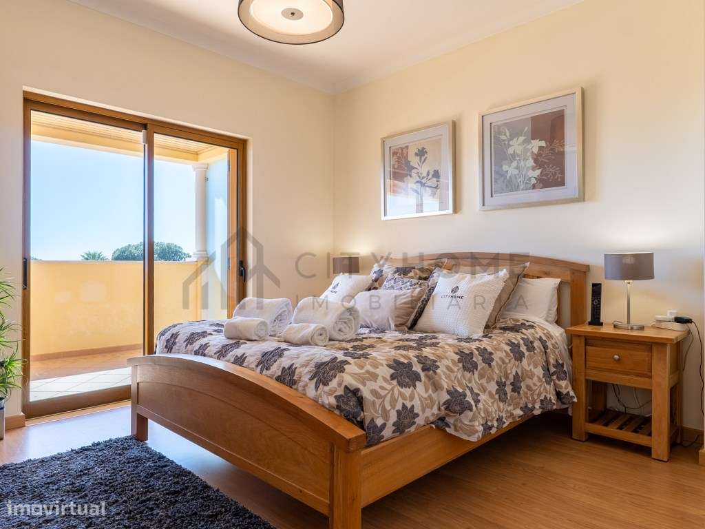 Moradia T5 contemporânea com Piscina e vista Mar na Galé em Albufeira-23