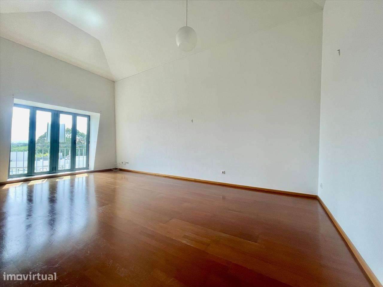 Apartamento T3 com Garagem e Excelente Localização - Grande imagem: 4/19