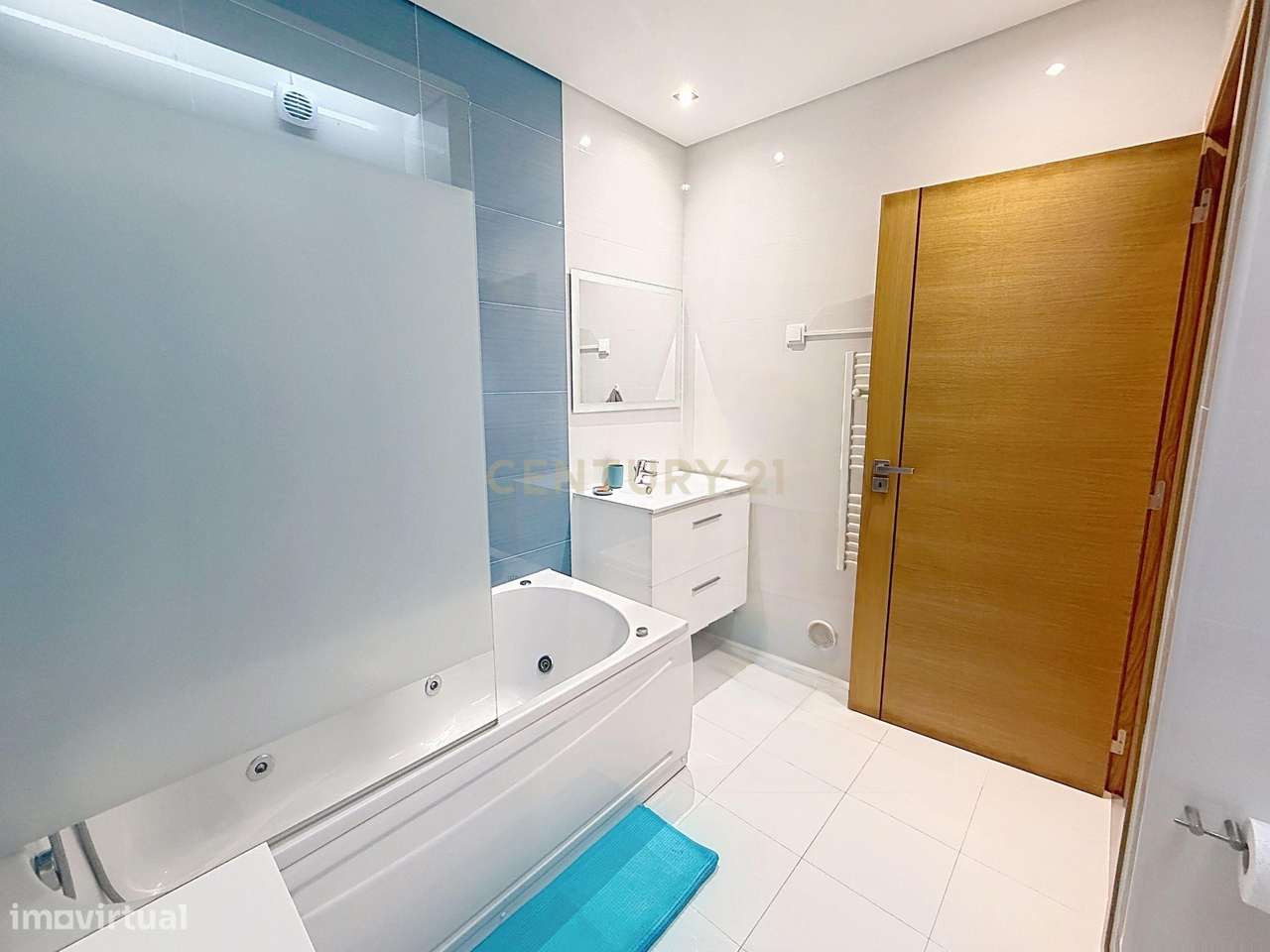 Apartamento T2 com varanda e garagem fechada na Nazaré.-33