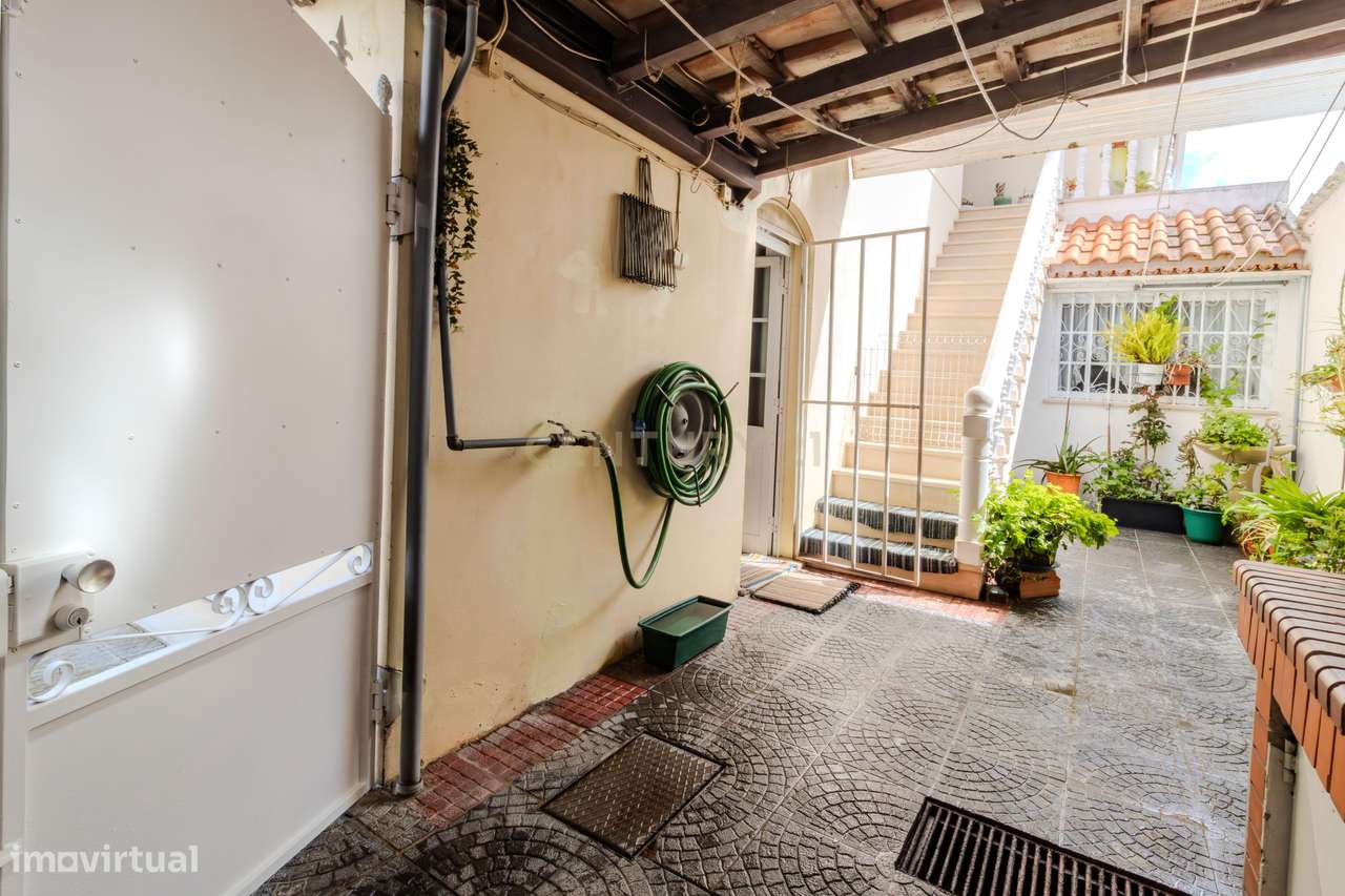 Moradia individual com comércio e jardim - Grande imagem: 3/38