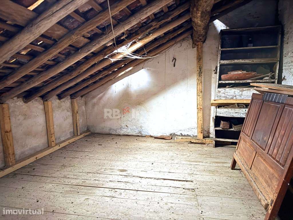 Moradia T9 R/C 1º andar - Grande imagem: 5/36