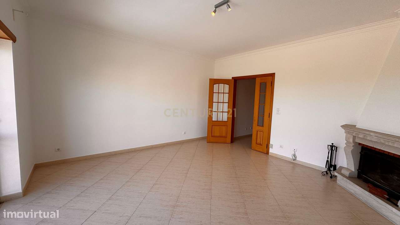 Excelente T4 no Montijo com Garagem e Arrecadação.-5