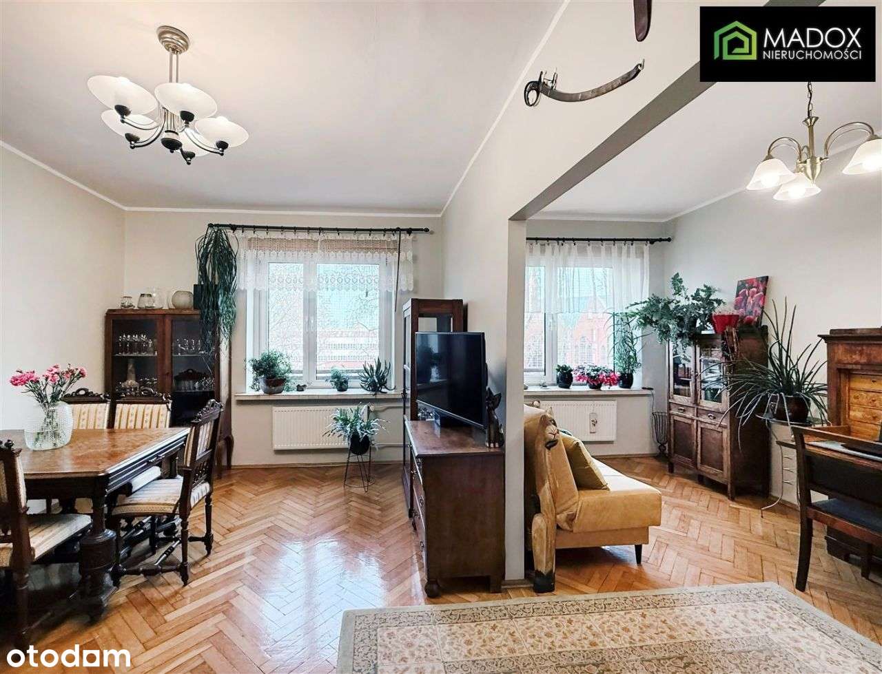 Trzy pokoje w centrum z wyjątkowym widokiem.-1