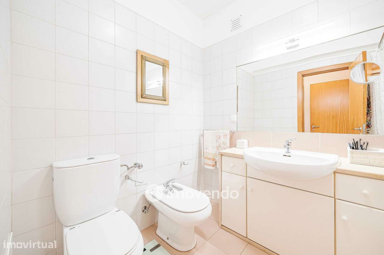 Apartamento T3, com garagem e arrecadação, na Ramada-37
