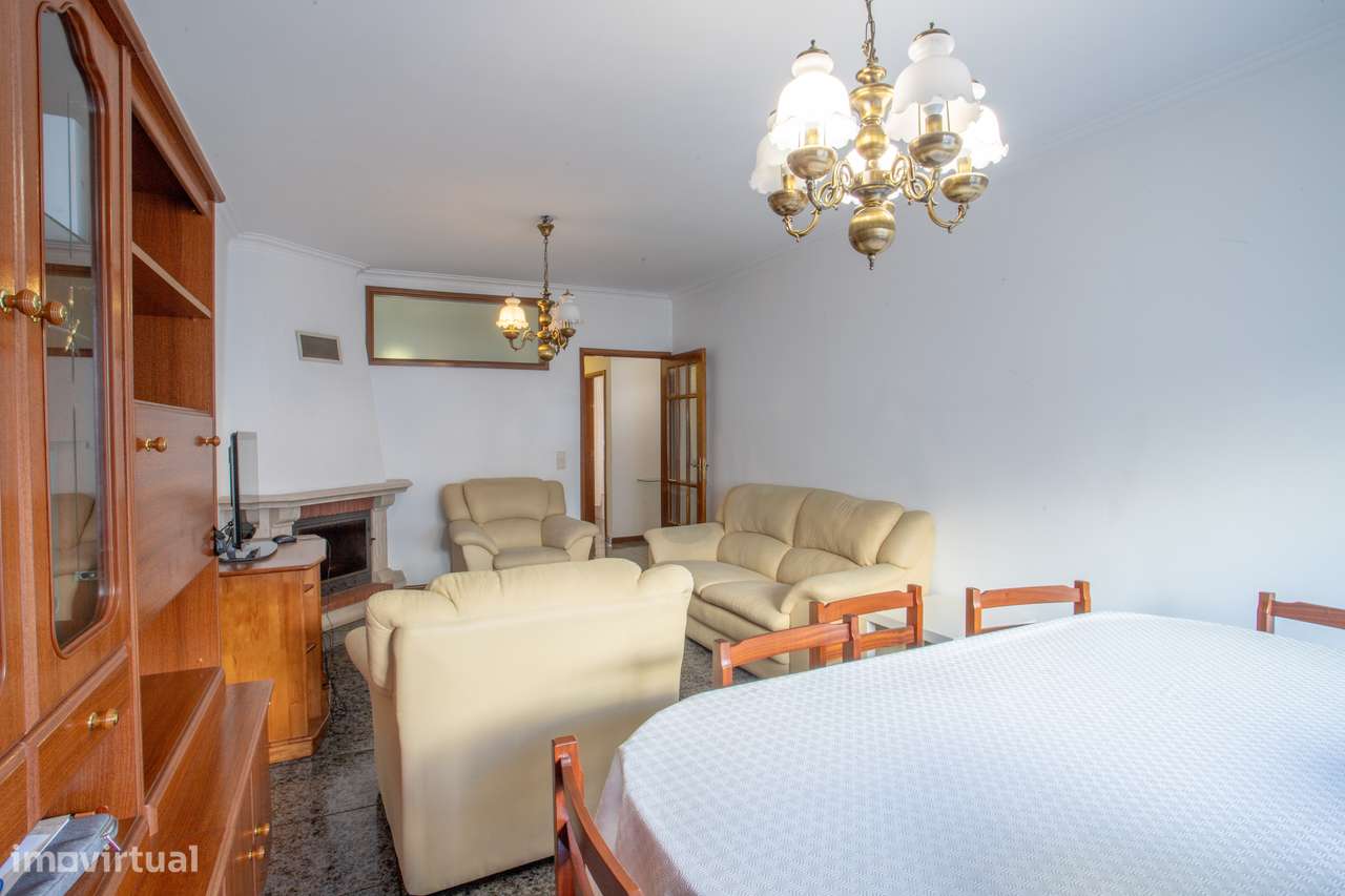 T2 +1 com 102 m² | Varanda | Perto do Metro e Baixa Ribeirinha-21