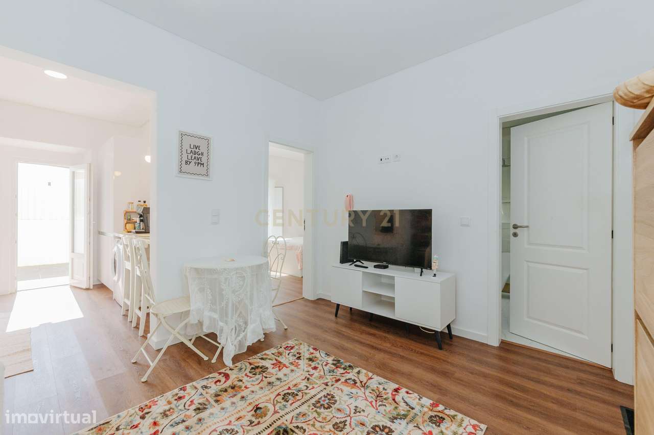 Moradia T1 Totalmente Renovada com Logradouro| Pinhal Novo-9