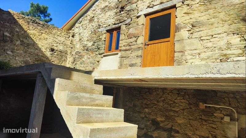 Moradia T2 em pedra em fase de acabamentos - Grande imagem: 4/12