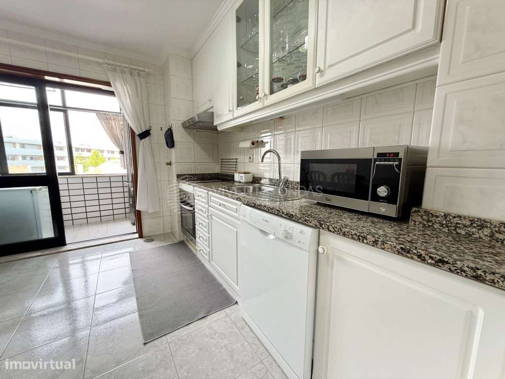 T2 Último Piso com Lareira e Lugar de Garagem | Pedras Rubras-5