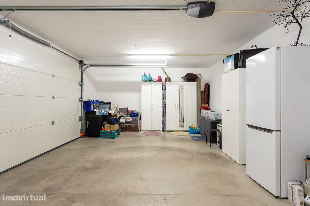 LUXUOSA VILLA V3 + 1 COM PISCINA E GARAGEM PRIVATIVA SITUADA NA CORREE-43