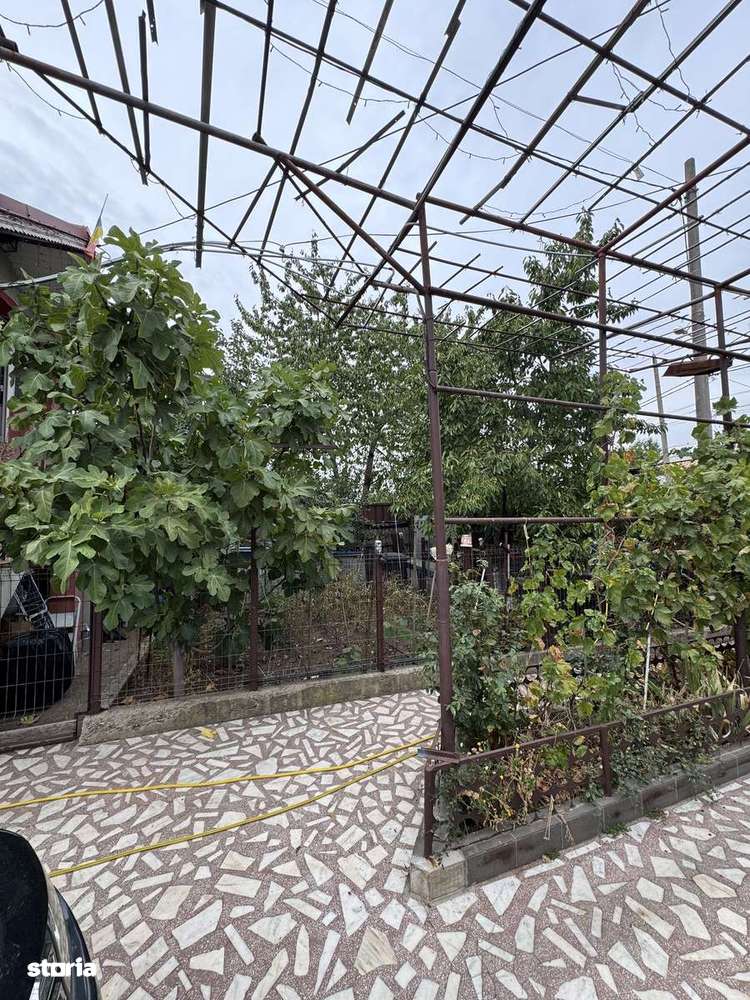 Casă cu 8 camere, subsol și mansardă Zona Sălaj Sector 5-1