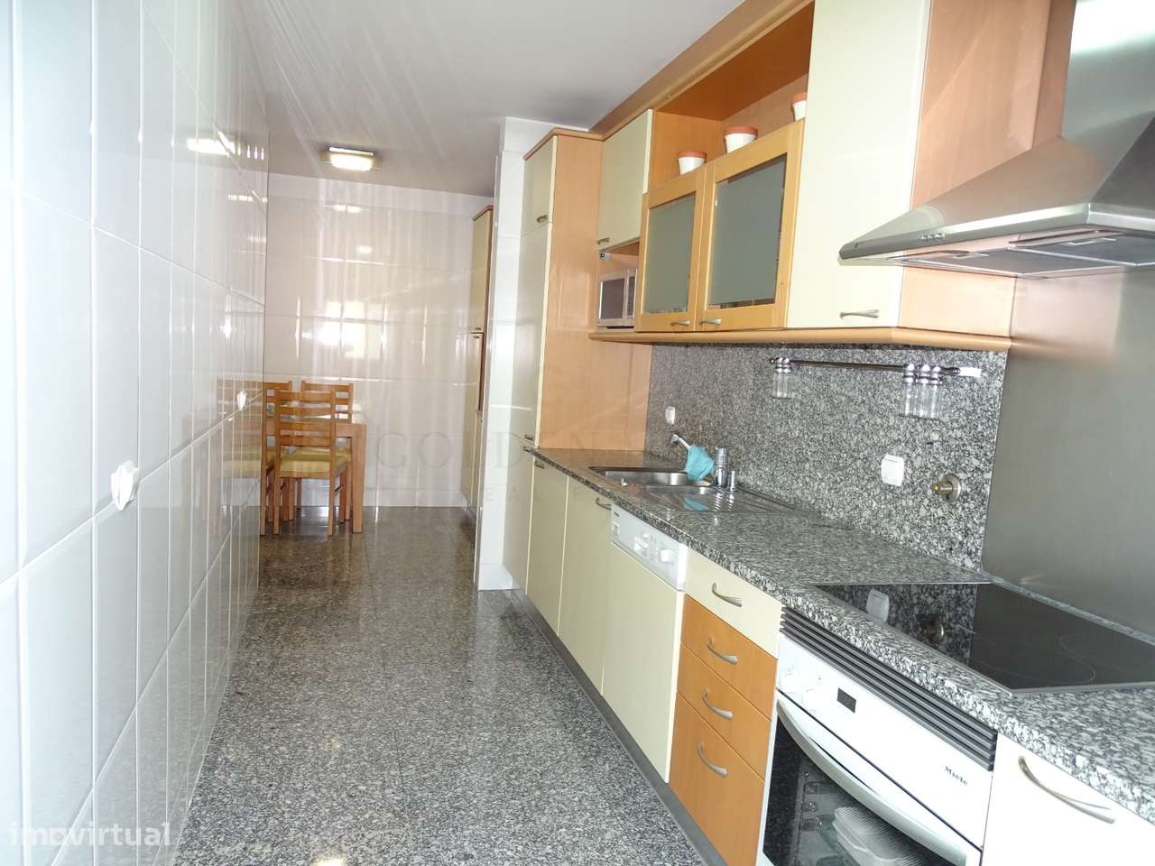 T2 Mobilado em Condomínio Fechado no Porto - Grande imagem: 4/35