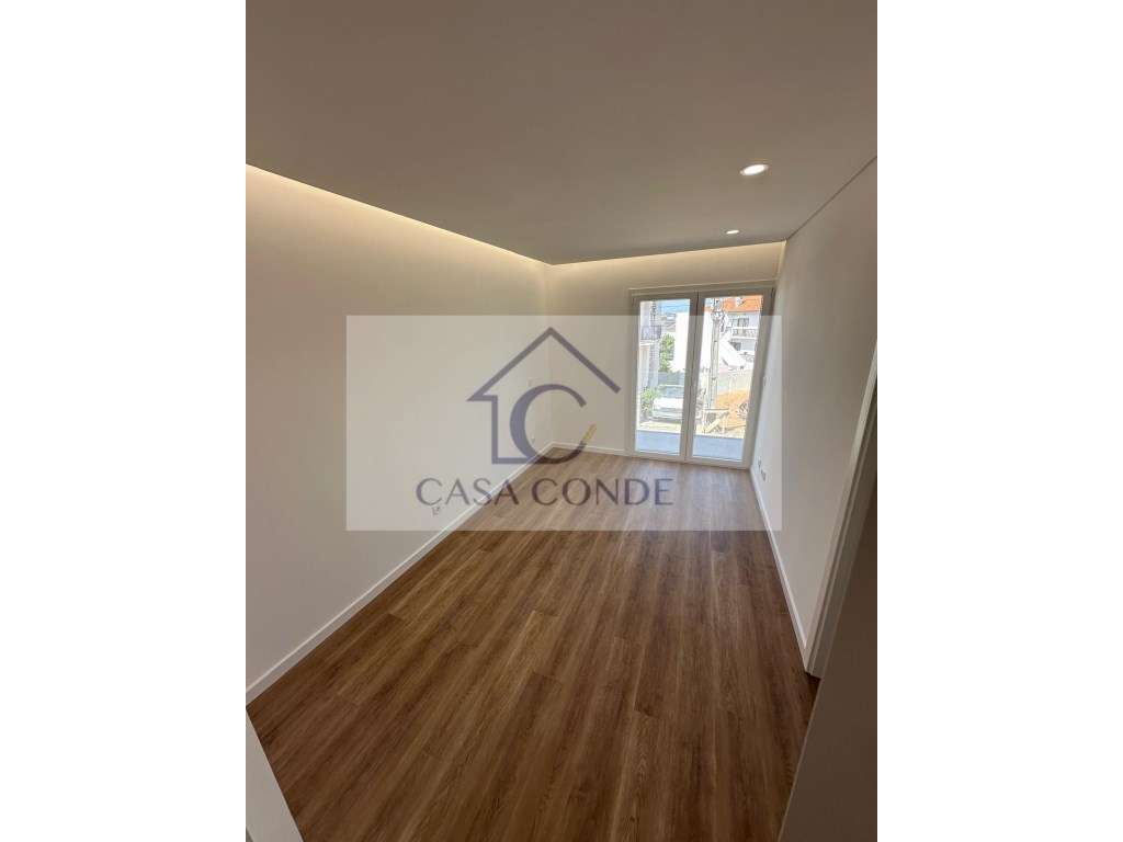 Moradia Geminada T4 c/Piscina-3