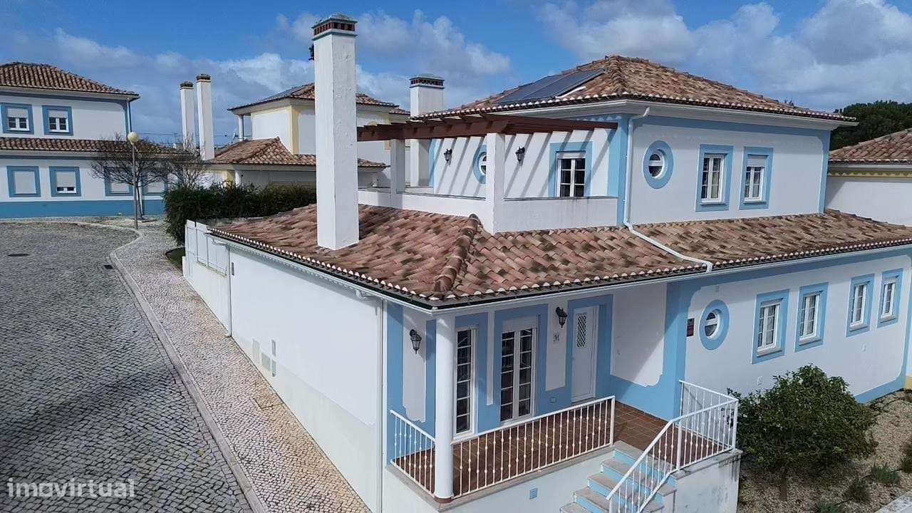 Moradia T5 com piscina privada aquecida em condomínio fechado em Carva-3