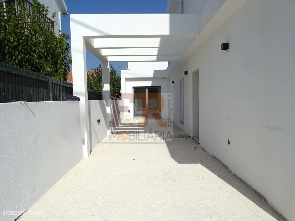 Geminada Duplex T2+1 com Pérgula Fernão Ferro - Grande imagem: 3/20