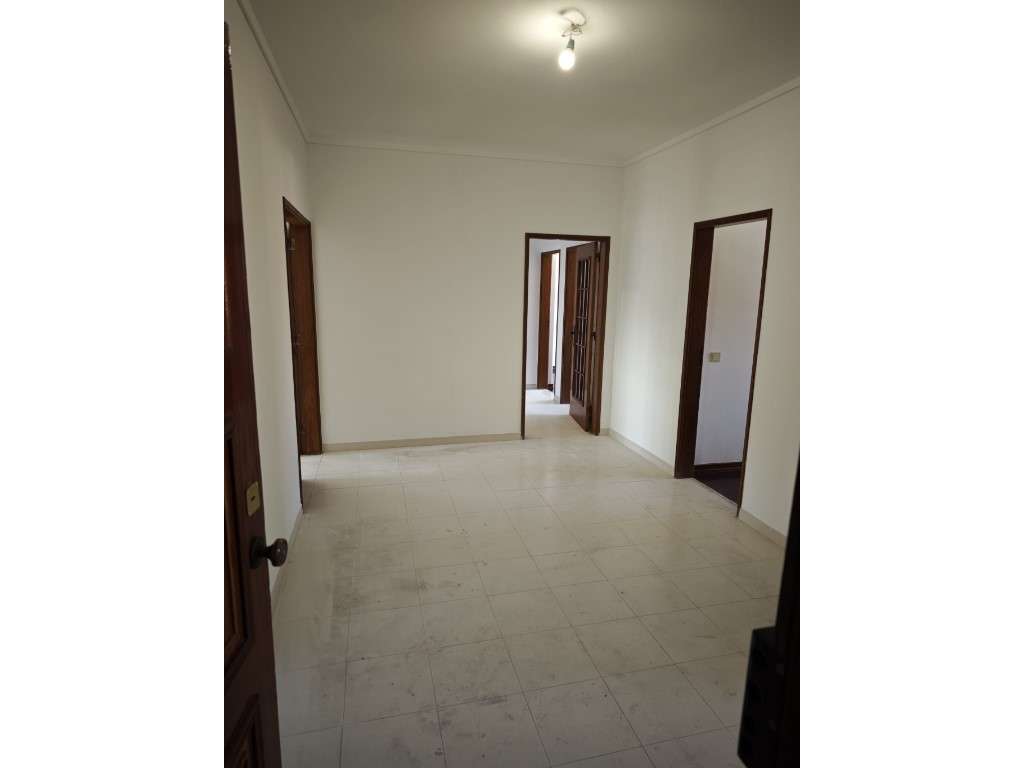 Apartamento no centro da Cova da piedade em predio de prestígio-12