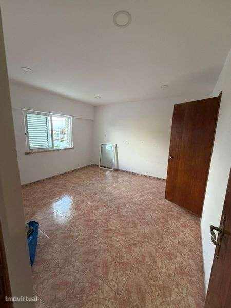 Arrenda-se Andar de Moradia T2 + 2 - Grande imagem: 4/12