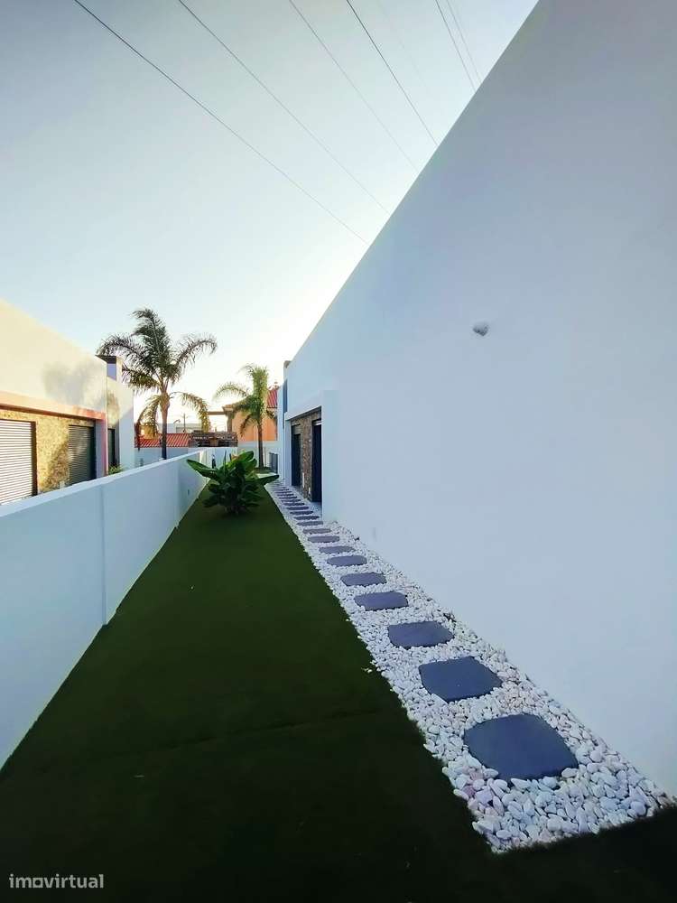 Moradia térrea T3 com Piscina-13