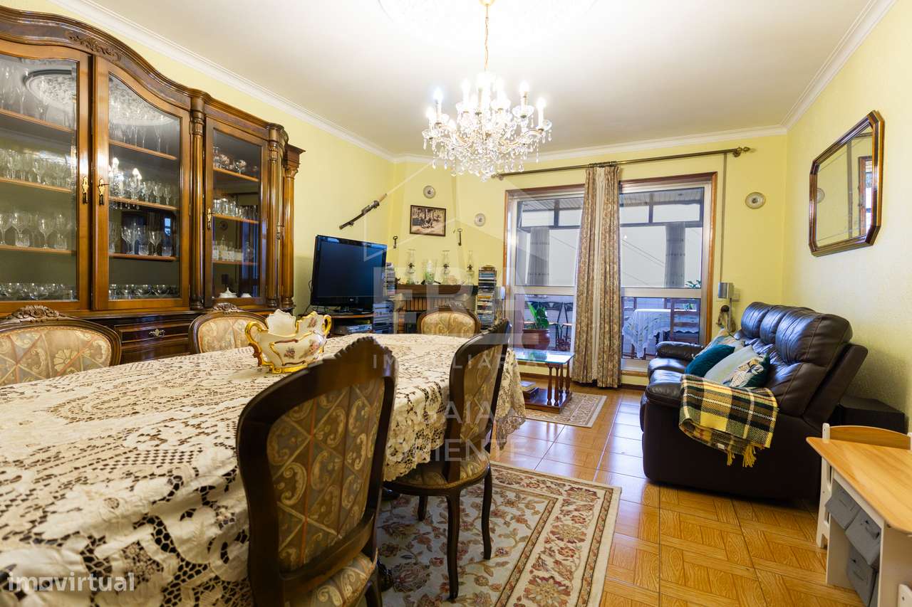 Apartamento T2 com Terraços e Vista Douro-17