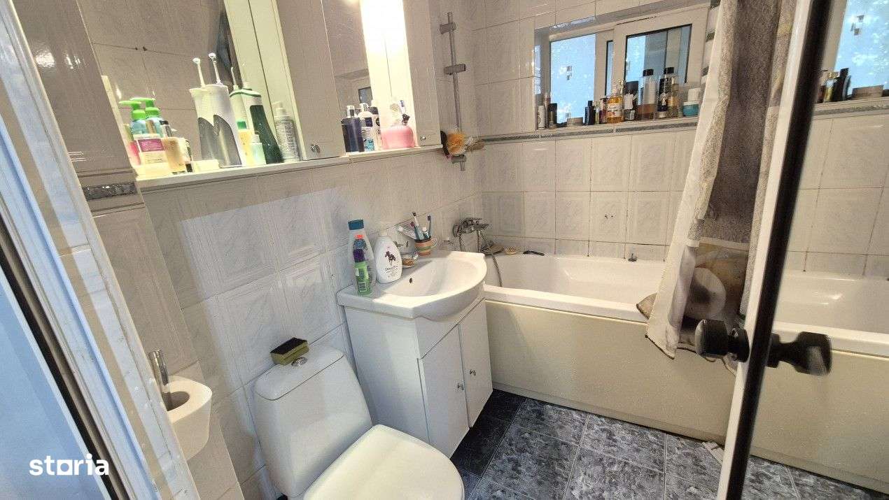 Vanzare apartament 2 camere, et.1,  zona 8 Mai-6