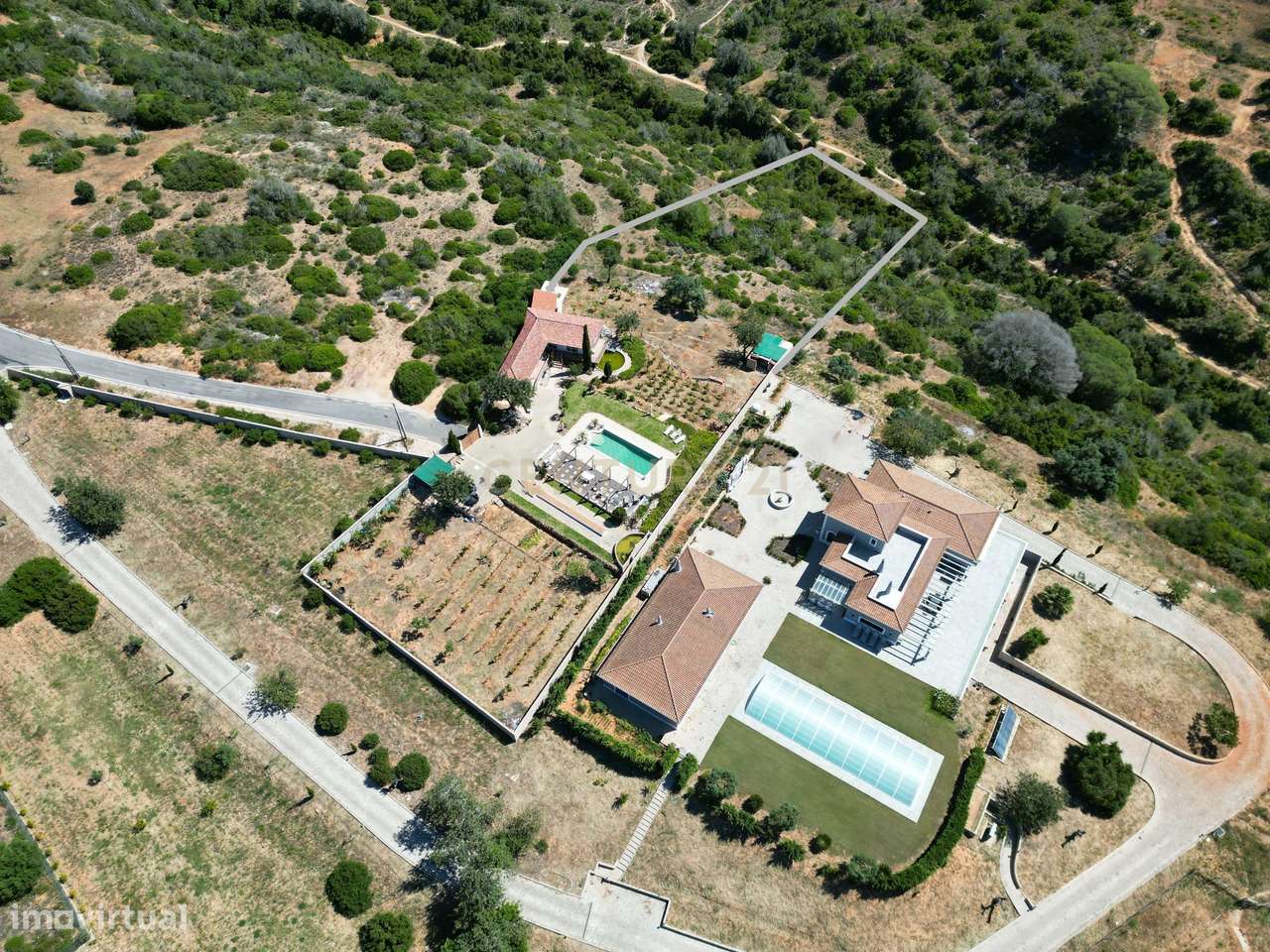 Terreno com Piscina a 2Km da Praia da Marinha - Grande imagem: 4/9