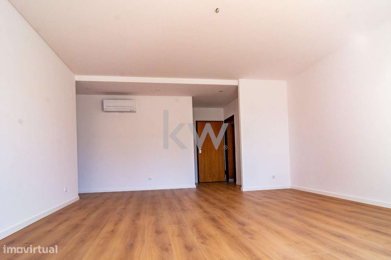 Oportunidade nas Colinas: T3 com Estilo, Luz Natural e Estacionamento - Grande imagem: 5/44