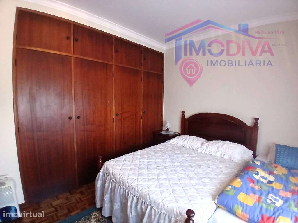 Moradia térrea T4, com churrasqueira e jardim em Arega-19
