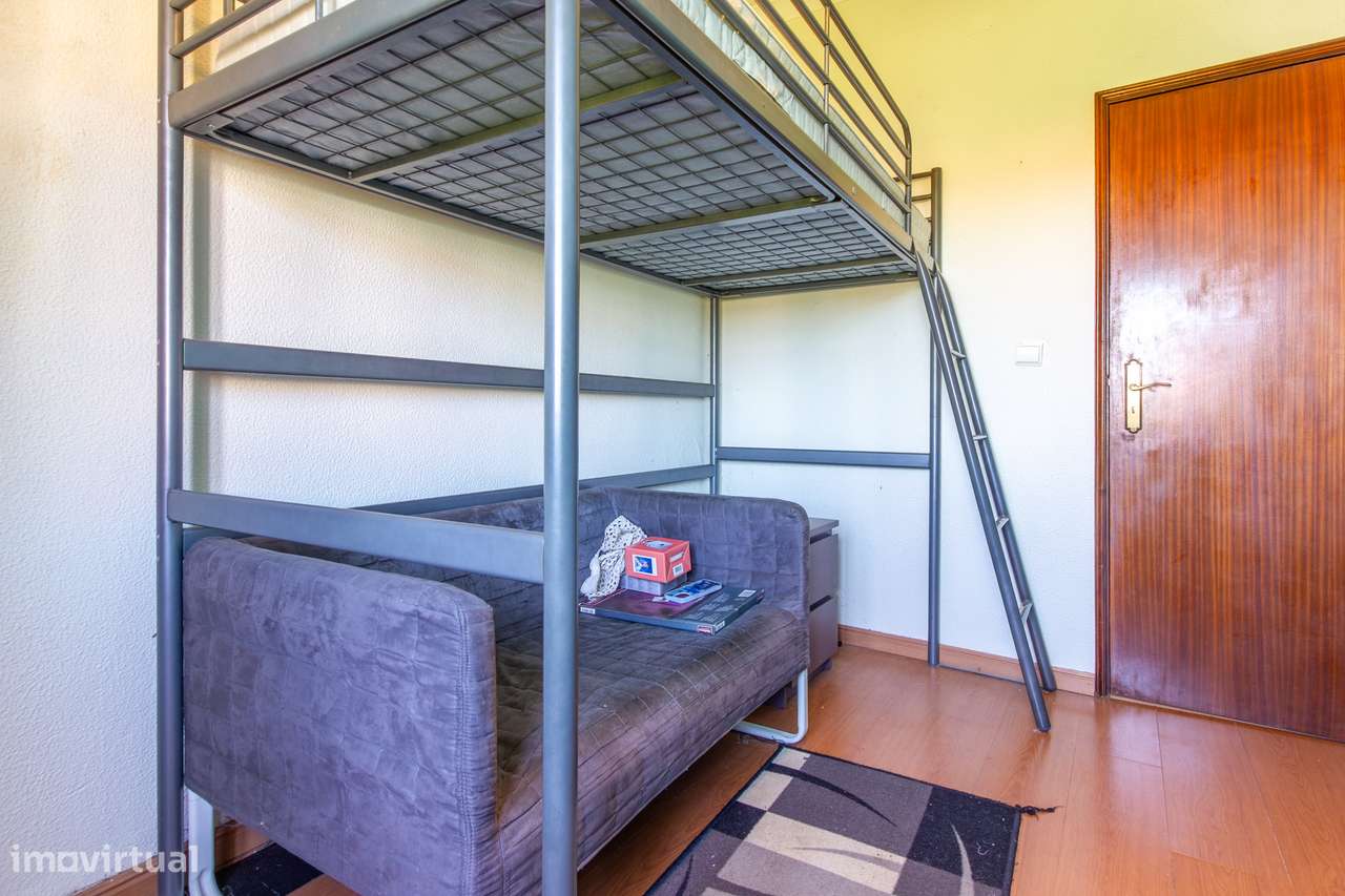 Quinta do Conde - Moradia isolada inserida em terreno de 646m²-2