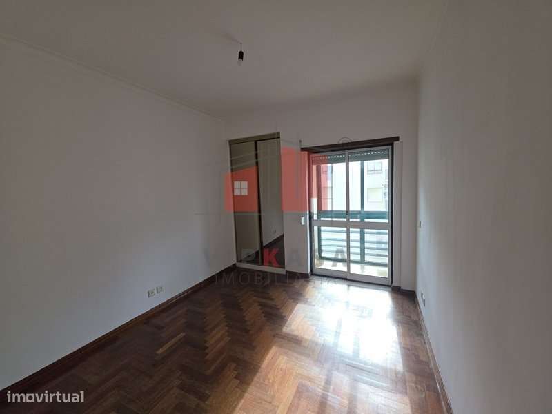 Apartamento T3 em zona sossegada do carregado-7