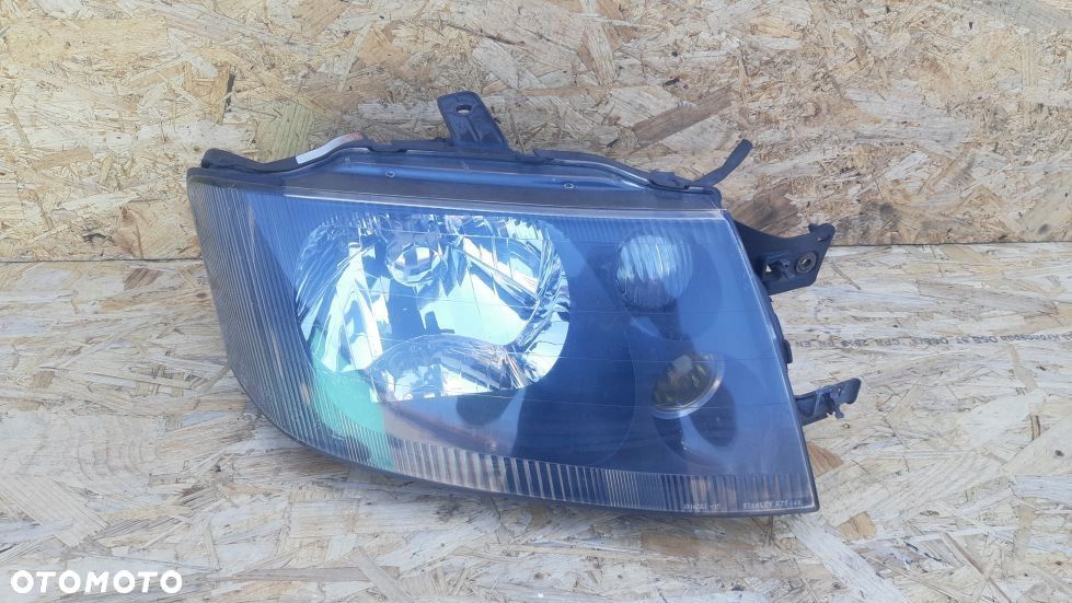 PRAWA LAMPA REFLEKTOR MITSUBISHI SPACE RUNNER - 1