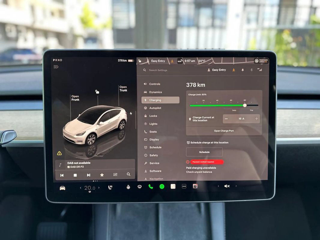 Tesla Model Y Long Range Dual Motor AWD - 29