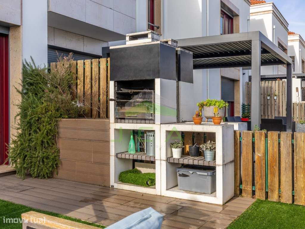Apartamento T4 com terraço e piscina-19