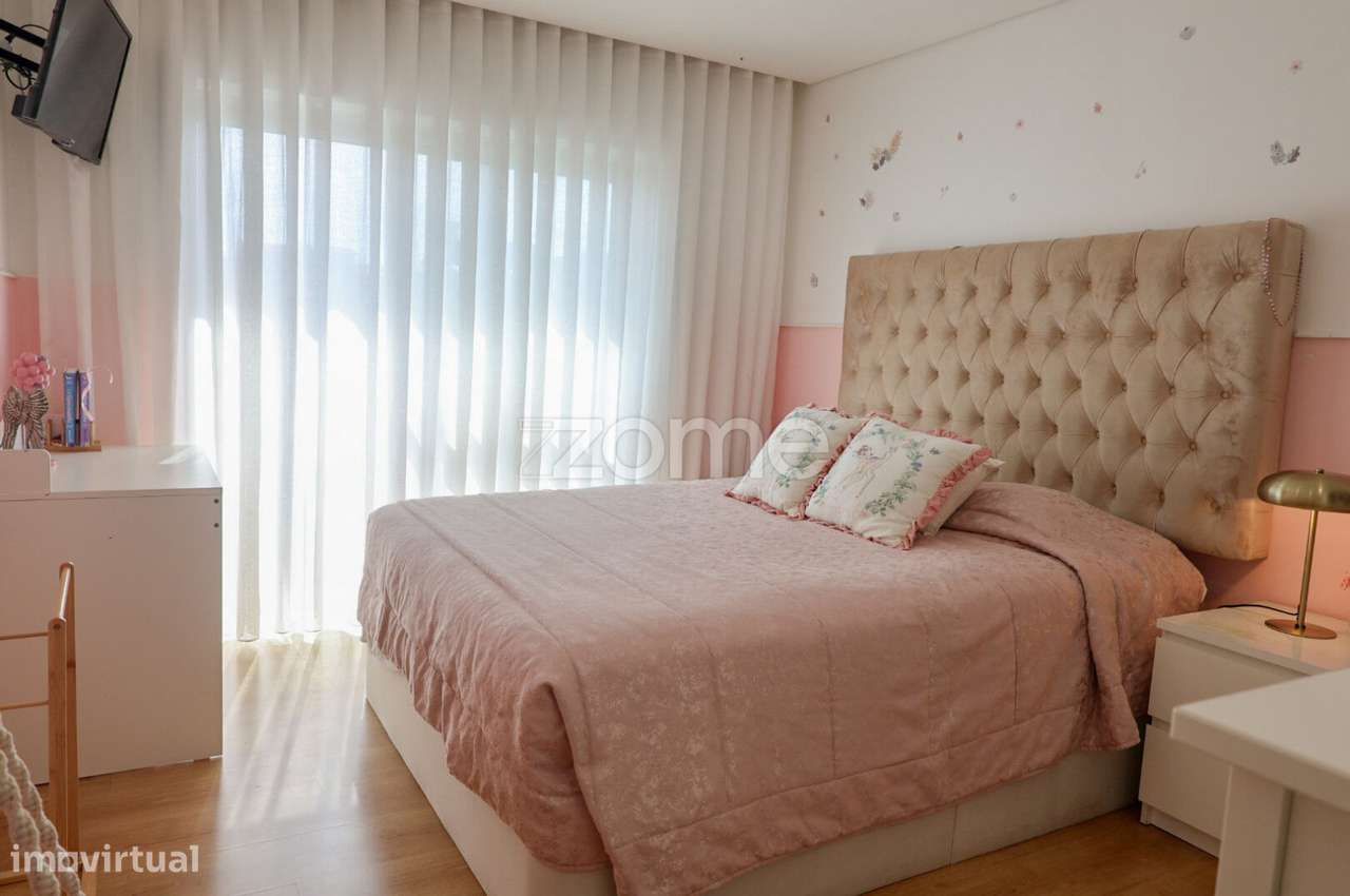 Apartamento T2 renovado localizado no centro da Póvoa de Varzim-12
