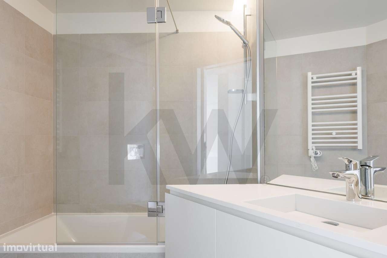 Entre serra e mar | Duplex T4 com terraços | Praia das Maçãs-30