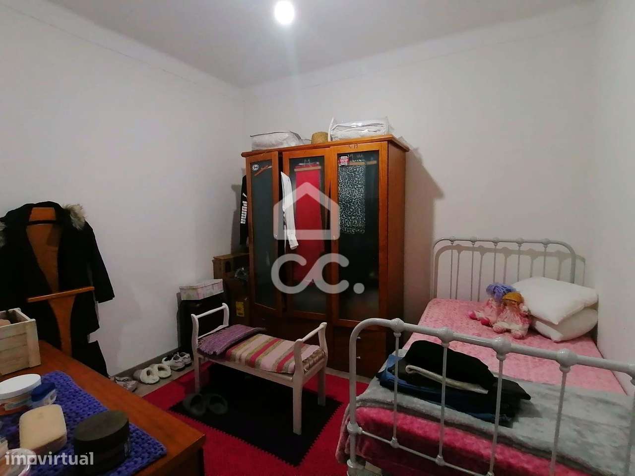 Prédio com Espaço Comercial e Habitação T3+1-13
