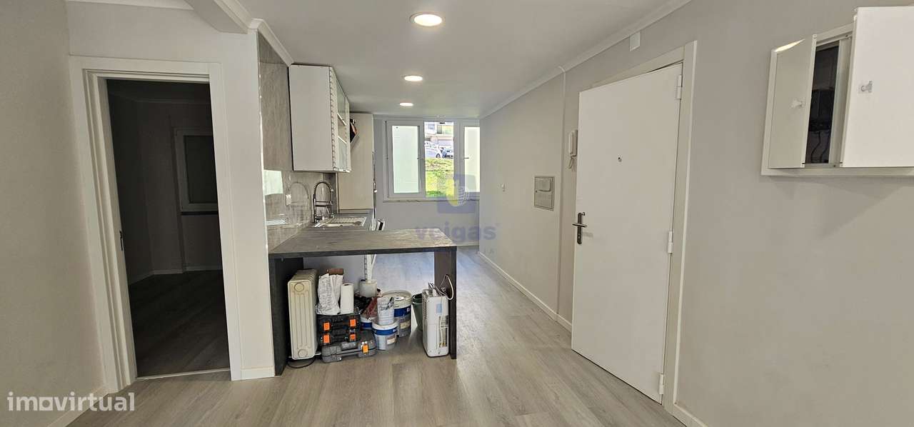 Apartamento T2 – Benfica, Lisboa para remodelação - Grande imagem: 2/24