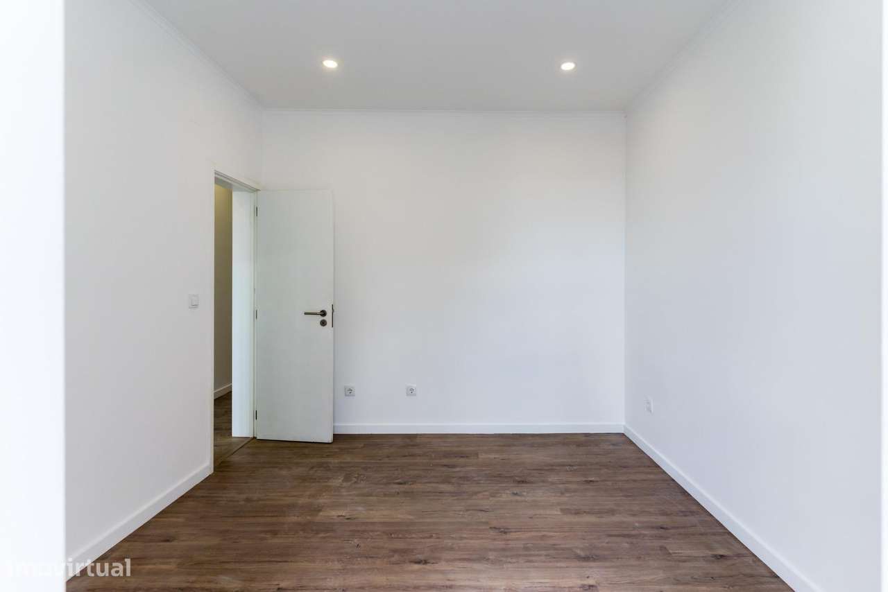 T2+1 Totalmente Remodelado em Edifício Recuperado!-13