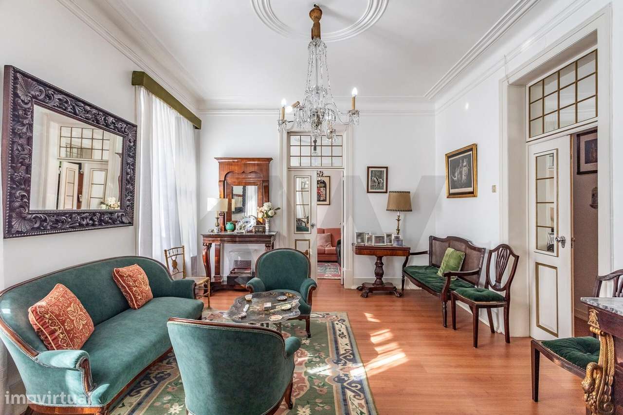 Apartamento de 190 m2 | Oportunidade de Remodelação | Rua Passos Manue - Grande imagem: 2/43