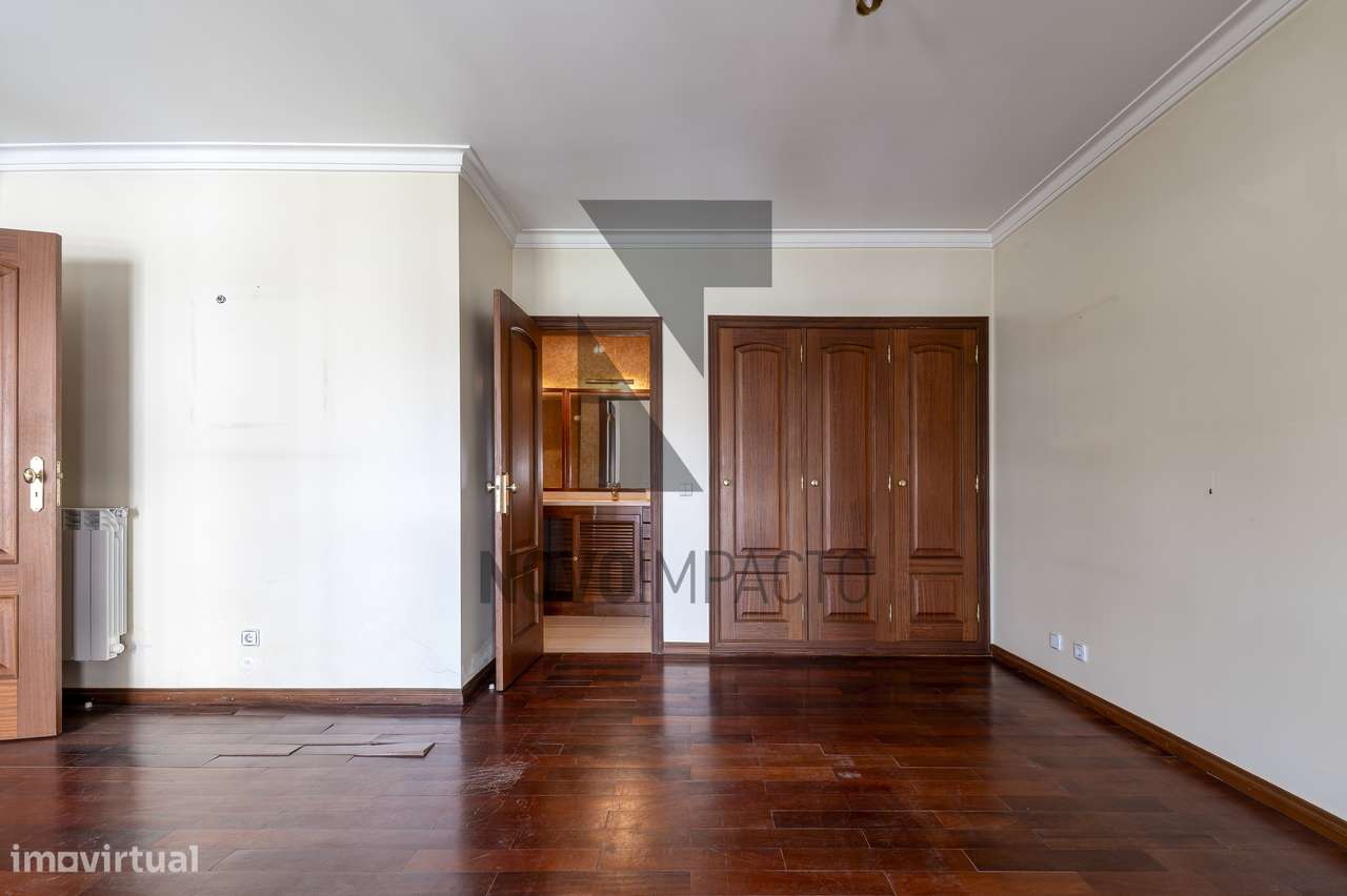 T4 Espaçoso no Centro do Montijo – Excelente Oportunidade-18
