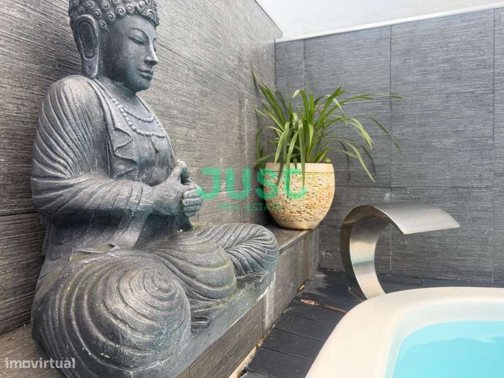 Moradia isolada, T3, seminova com garagem e piscina na Quinta do Conde-5