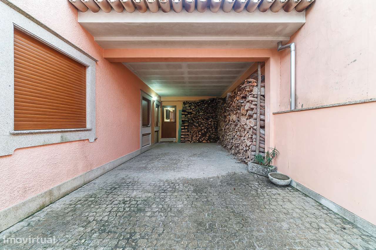Moradia T3 com piscina em Fiães, Santa Maria da Feira-55