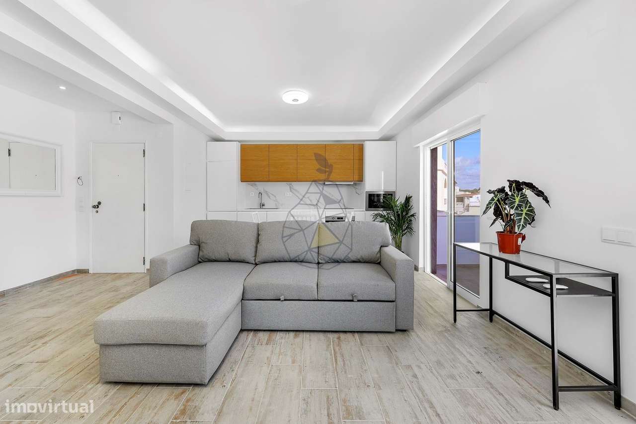 Apartamento Renovado com 2 Suites e Varandas, no Centro de Quarteira - Grande imagem: 4/36