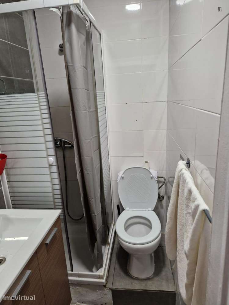 Quarto - localizado em Arroios Lisbon - Grande imagem: 4/23