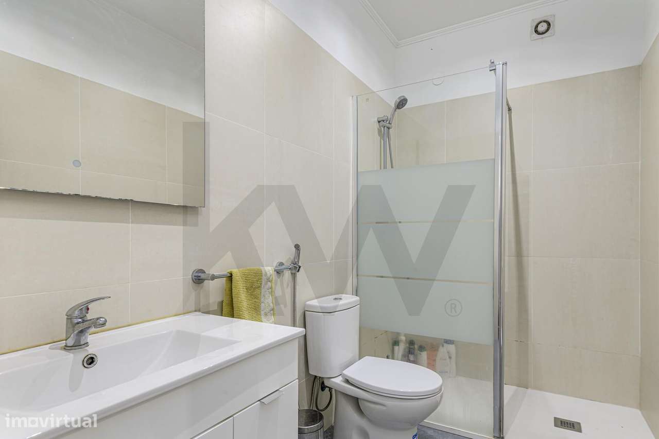 Oportunidade Única em S. Domingos de Benfica: T4 com Potencial e Local-6