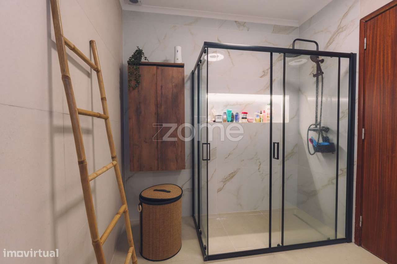 Moradia T2+1 Renovada a 100m do Mar – São Roque-18