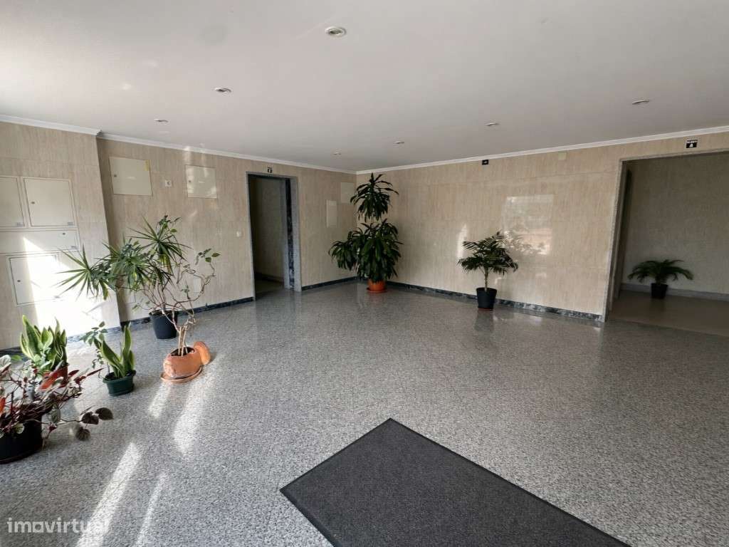 T3 com Varanda, Arrecadação e 2 Lugares de Garagem-32